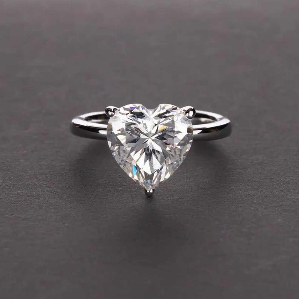 18k 4ct Heart Ring - Picture 5 of 14